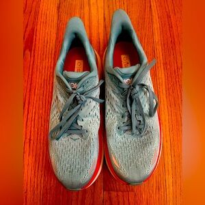 Women’s Hoka Clifton 8 size 8.5
